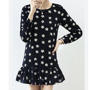 Drop Waist Daisy Long Sleeved Tunic Dress in Navy Blue size Medium Ruffle Floral